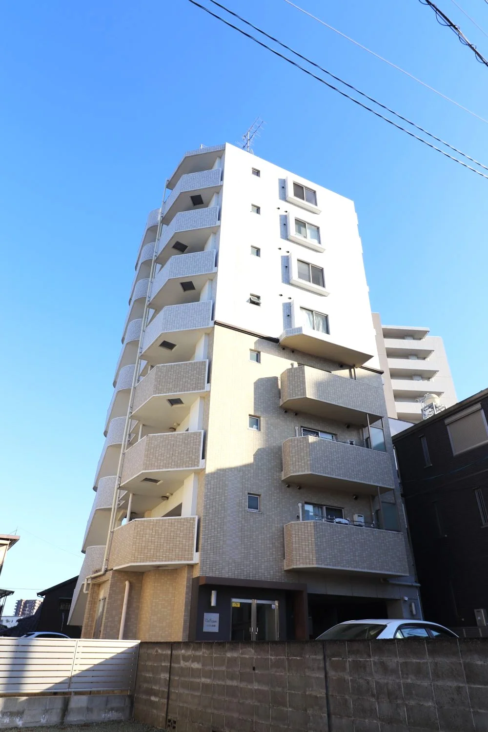 オートロック付・エレベーター付き！　宅配ボックスありで便利な設備がそろった物件です！