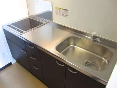 広々キッチン、収納キャビネットもたっぷり！