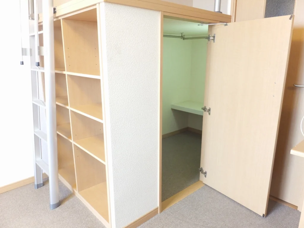 ベット下ウォークインクローゼット