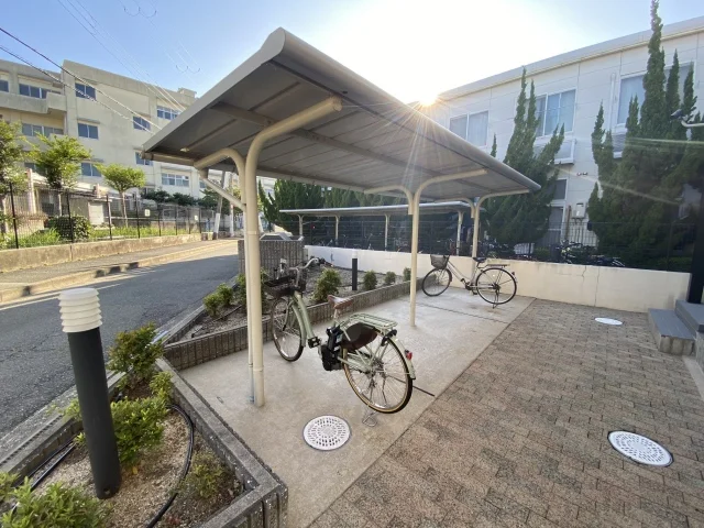 屋根付き駐輪場です