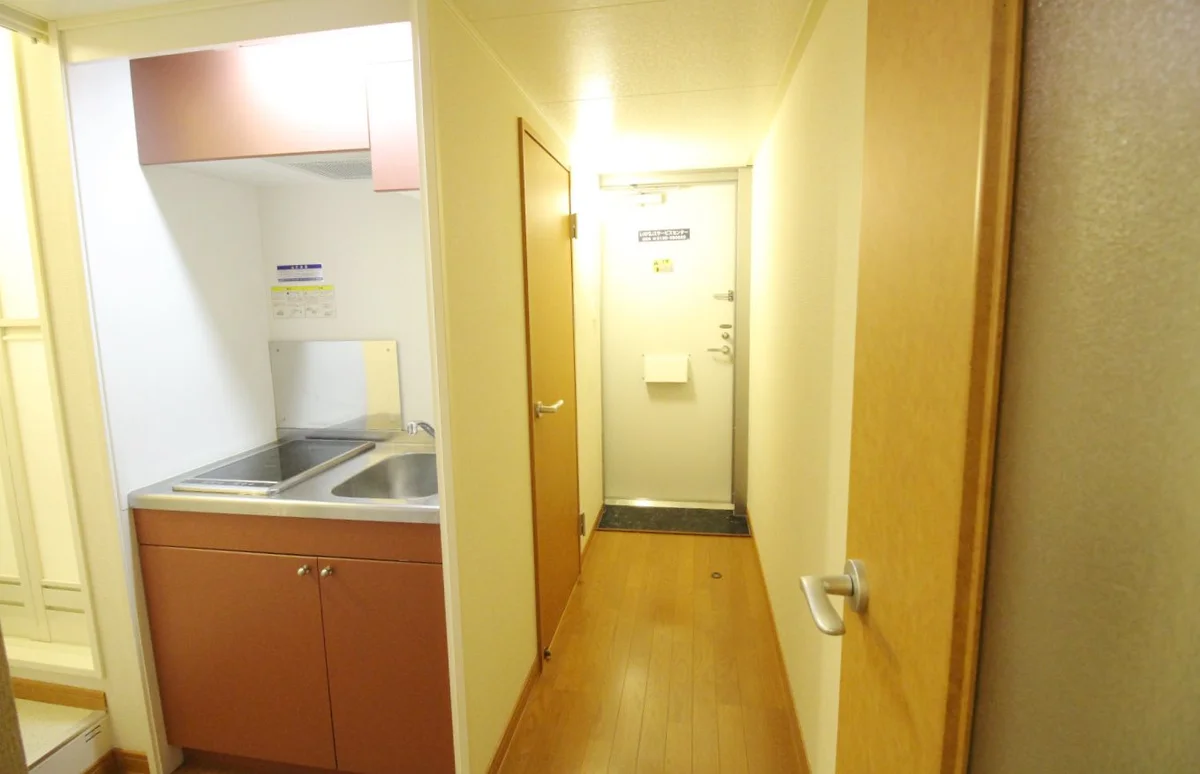 廊下から玄関にかけてスッキリしています♪