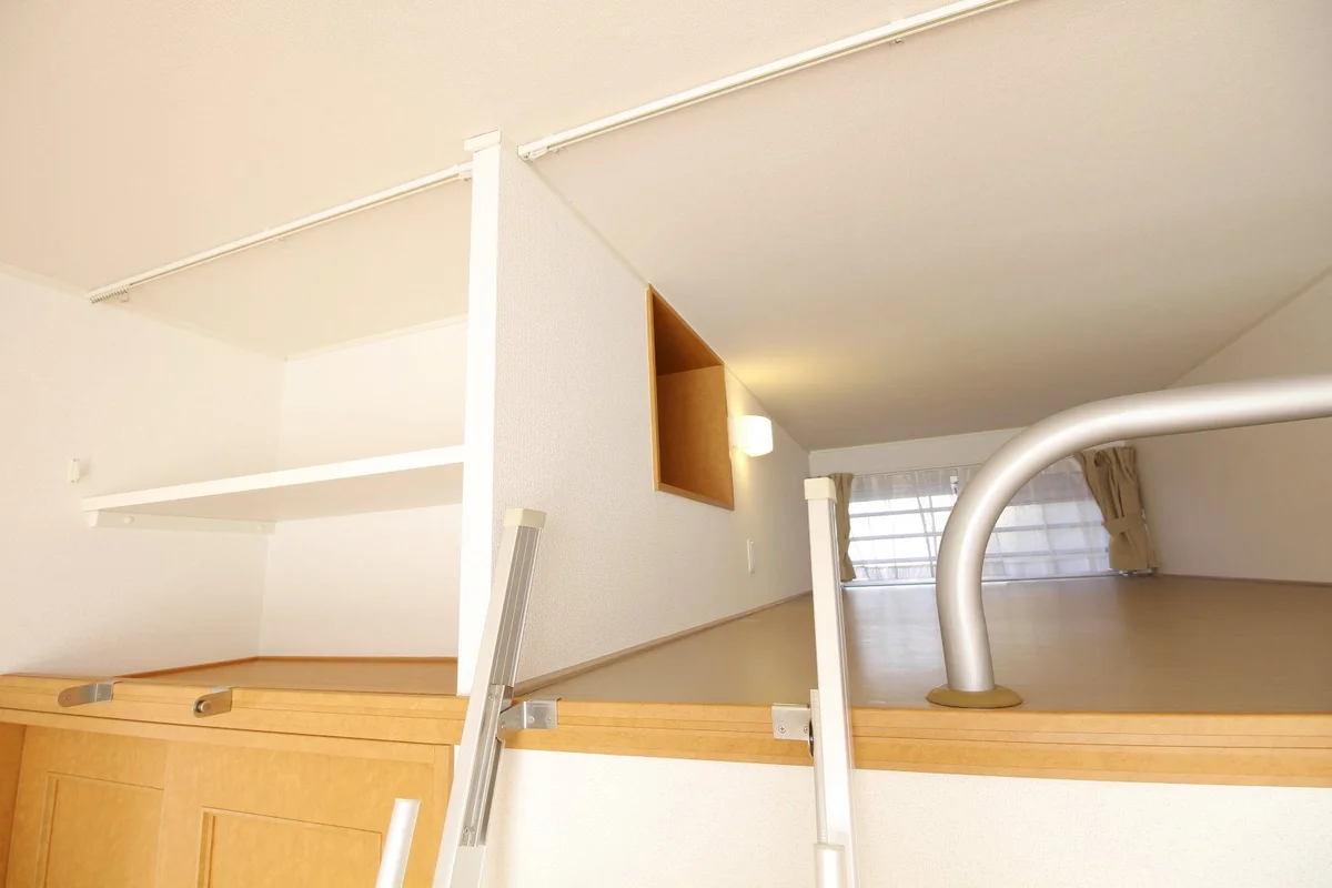 ロフトスペース横には大型収納棚が付いています♪