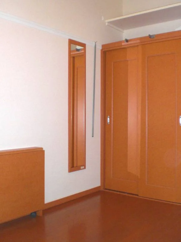 全身鏡付なのでお出掛け前の身だしなみチェックも完璧です！