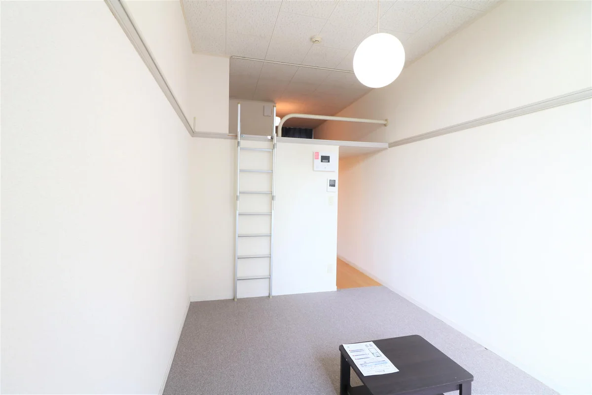 ロフトタイプは天井が高いので開放的なお部屋となります。