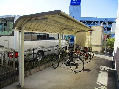 屋根付き駐輪場です。