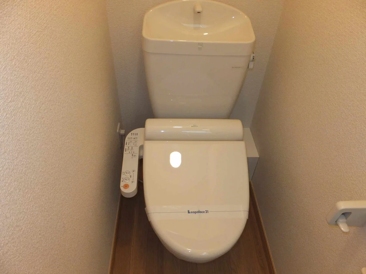 温水洗浄便座付きです。