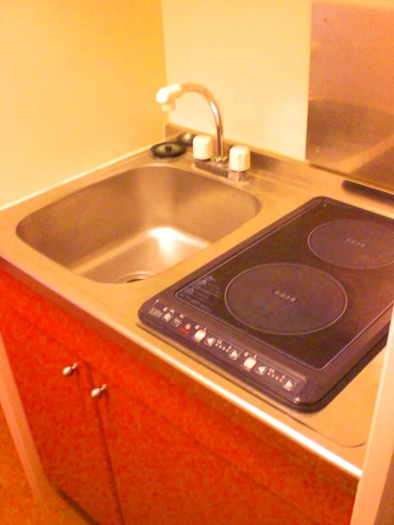 電気コンロなので初めての一人暮らしでも安心・安全です。