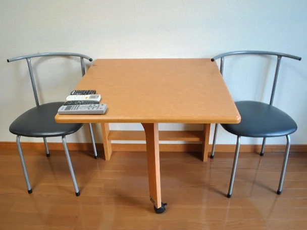 出し入れ可能なテーブル付きです！