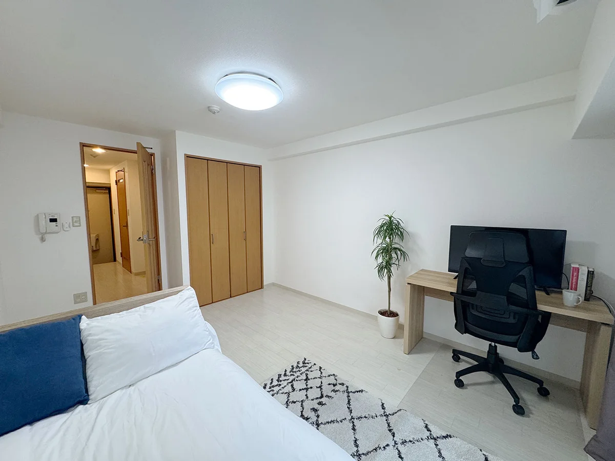 写真はお部屋のイメージです。ラグ等の室内装飾はございません。