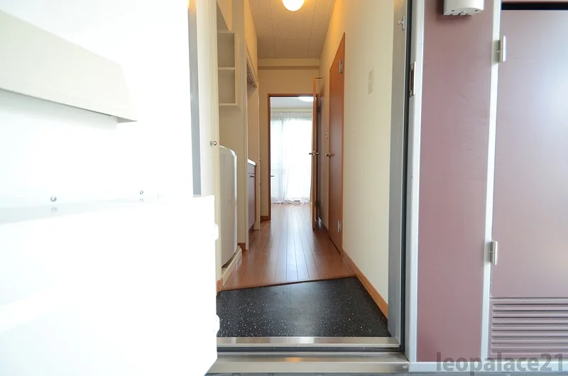 同シリーズの類似となります。現況を優先致します。