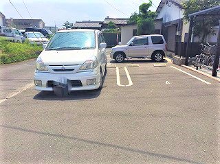 敷地内駐車場　空き状況はお問合せ下さい。