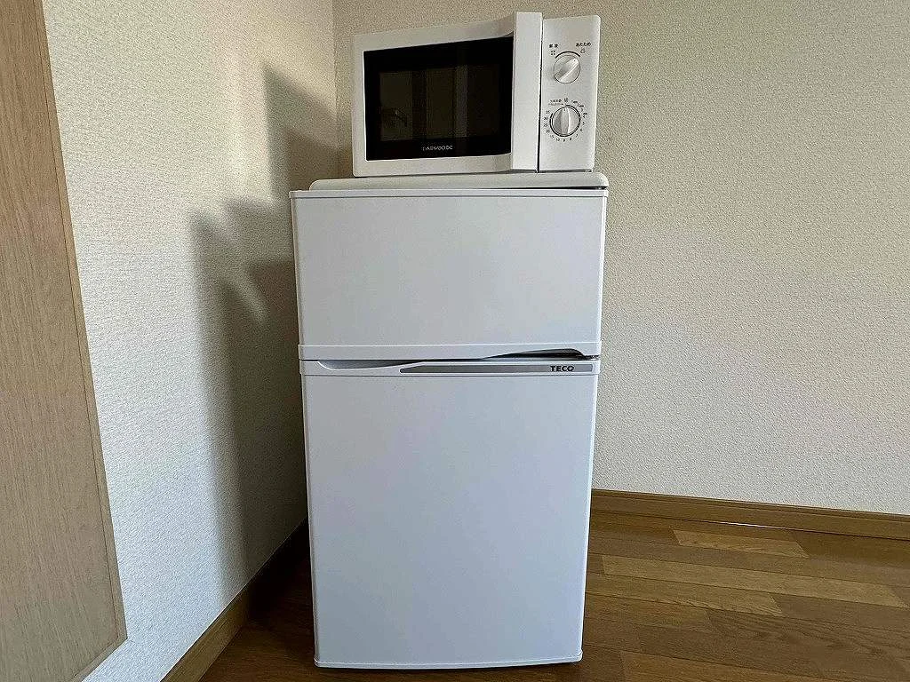 ※同タイプ部屋の写真となります（冷蔵庫・レンジ）