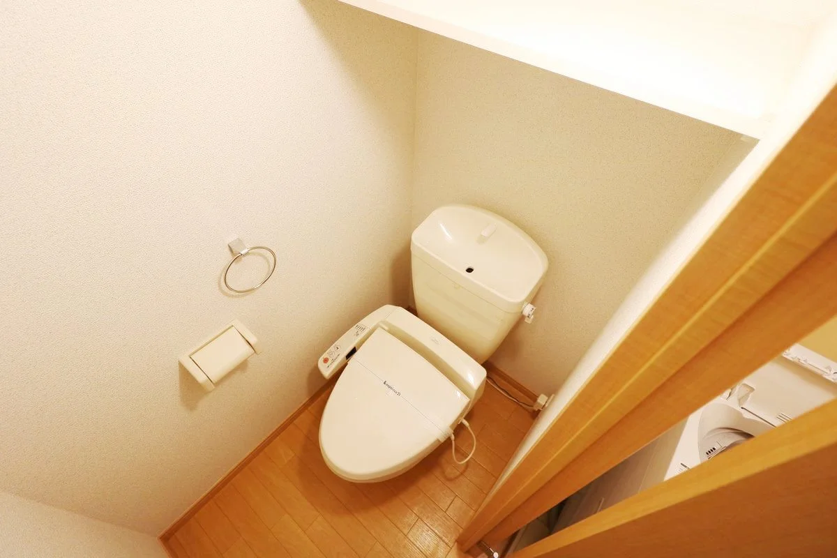 快適な温水洗浄便座付きトイレになります。