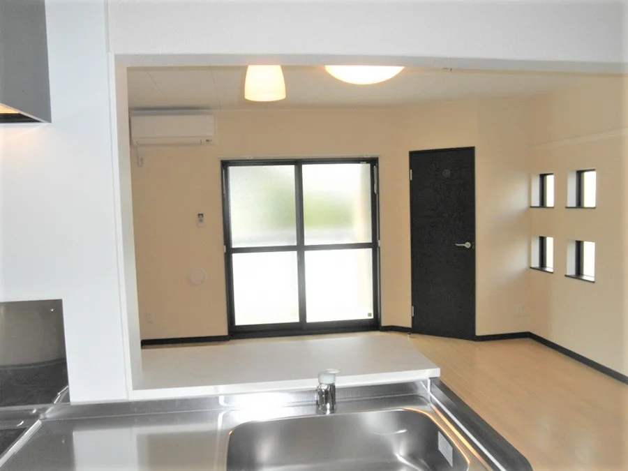 白基調の落ち着いた室内