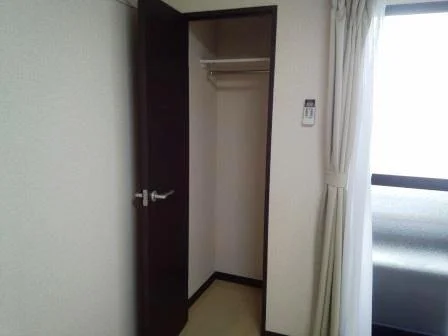 大切な衣類をたっぷり収納出来るクローゼットです