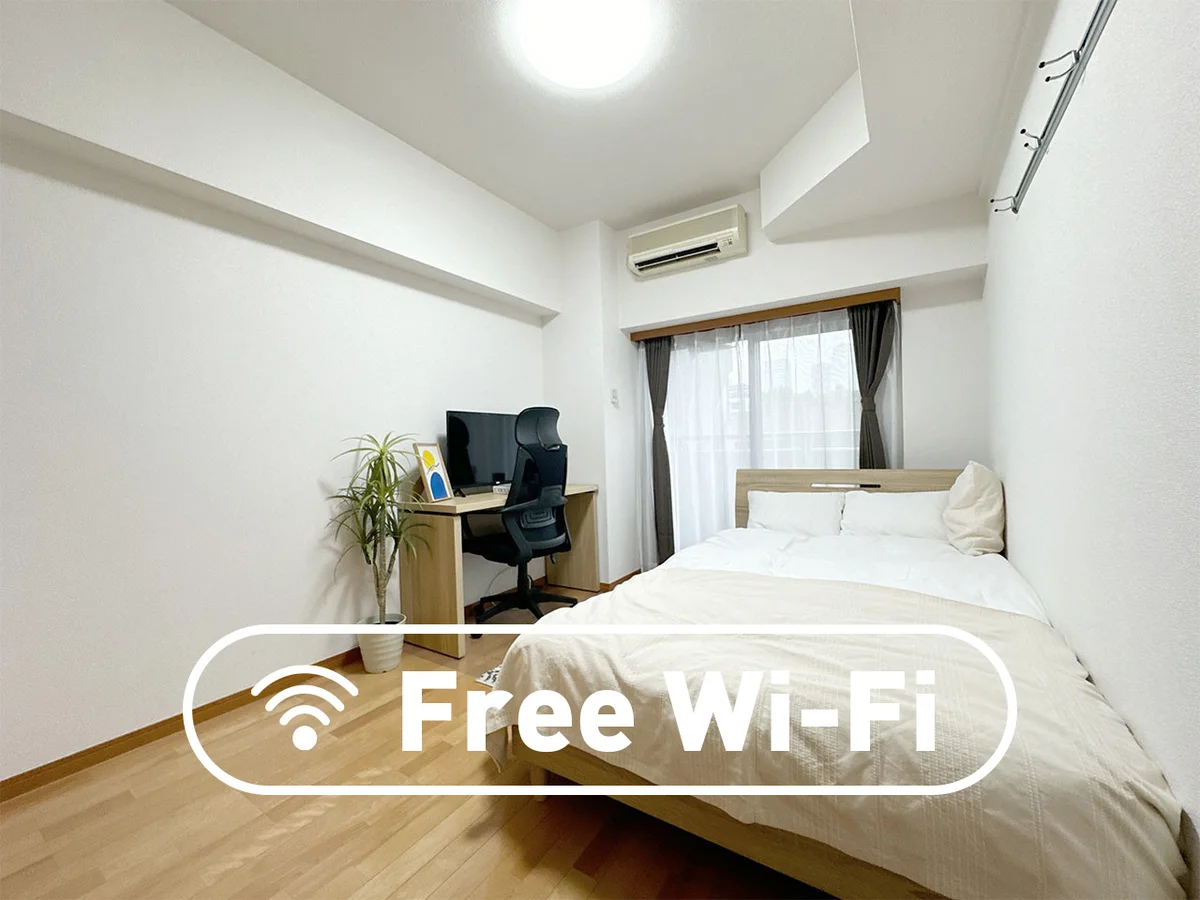 写真はお部屋のイメージです。ラグなどの室内装飾はございません。