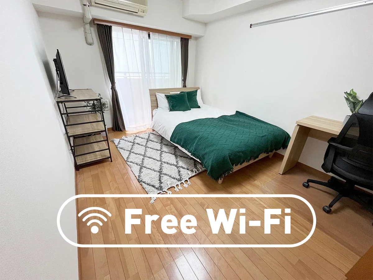 写真はお部屋のイメージです。ラグなどの室内装飾はございません。