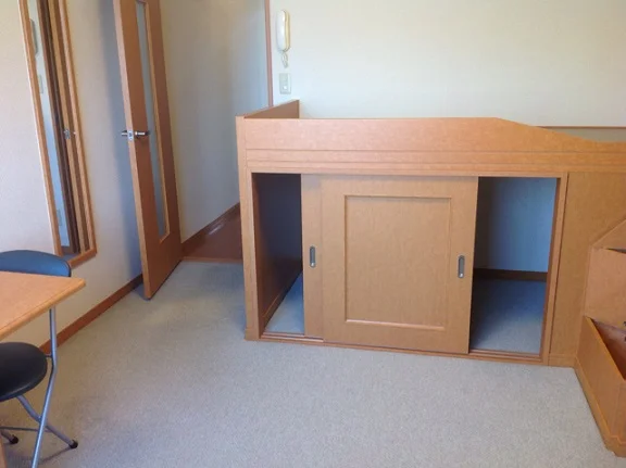 写真は2Ｆ居室。1Ｆはフローリング。