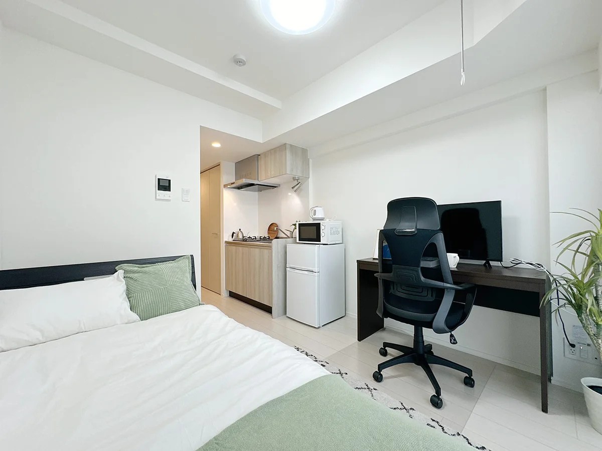 写真はお部屋のイメージです。ラグなどの室内装飾はございません。