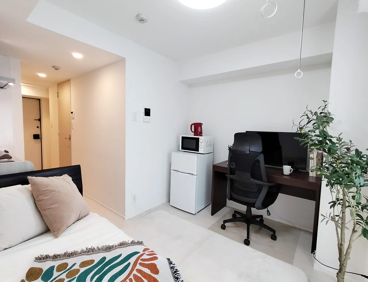 写真はお部屋のイメージです。ラグ等の室内装飾はございません。