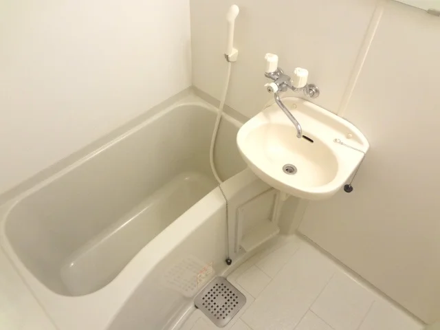 雨の日に便利な浴室乾燥機能付き♪