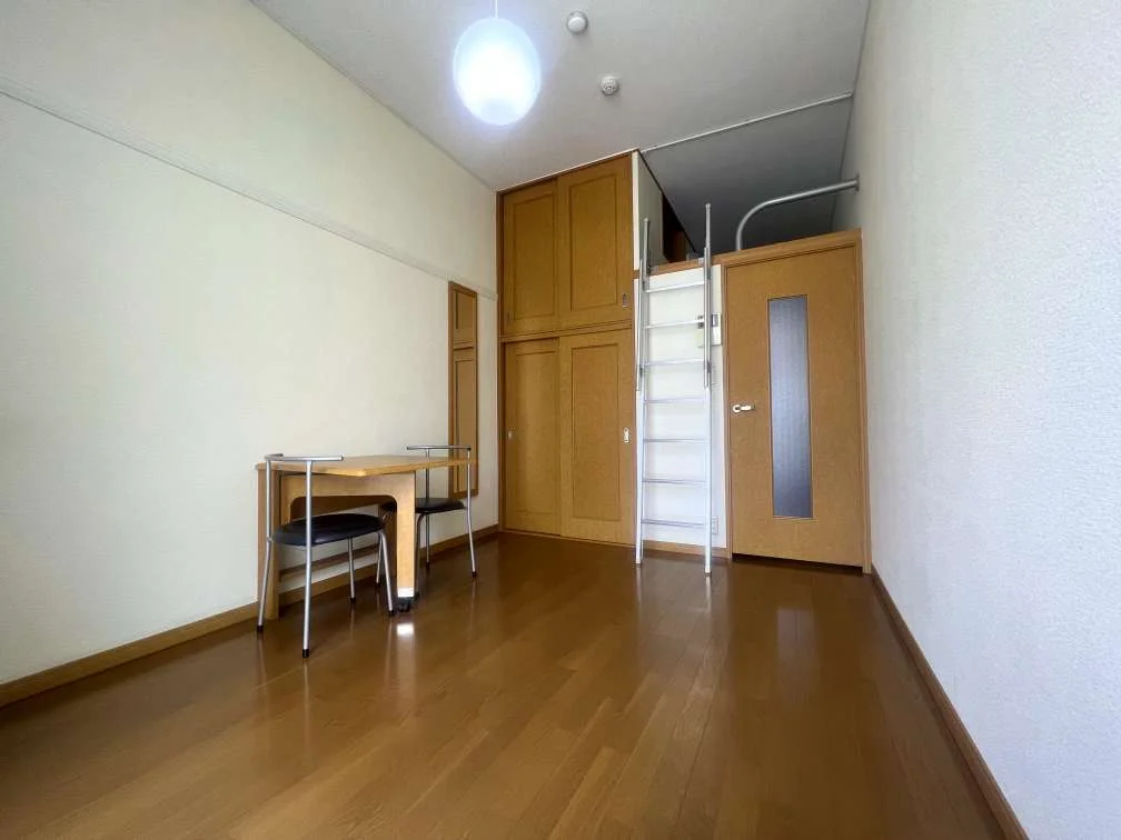 高さもあり広々とした綺麗なお部屋です。
