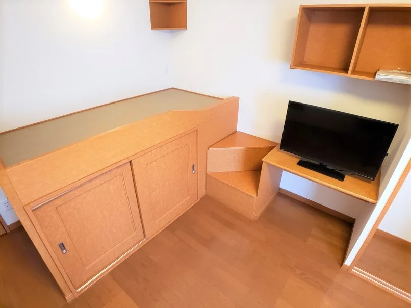 備付ベット完備　大型収納付き