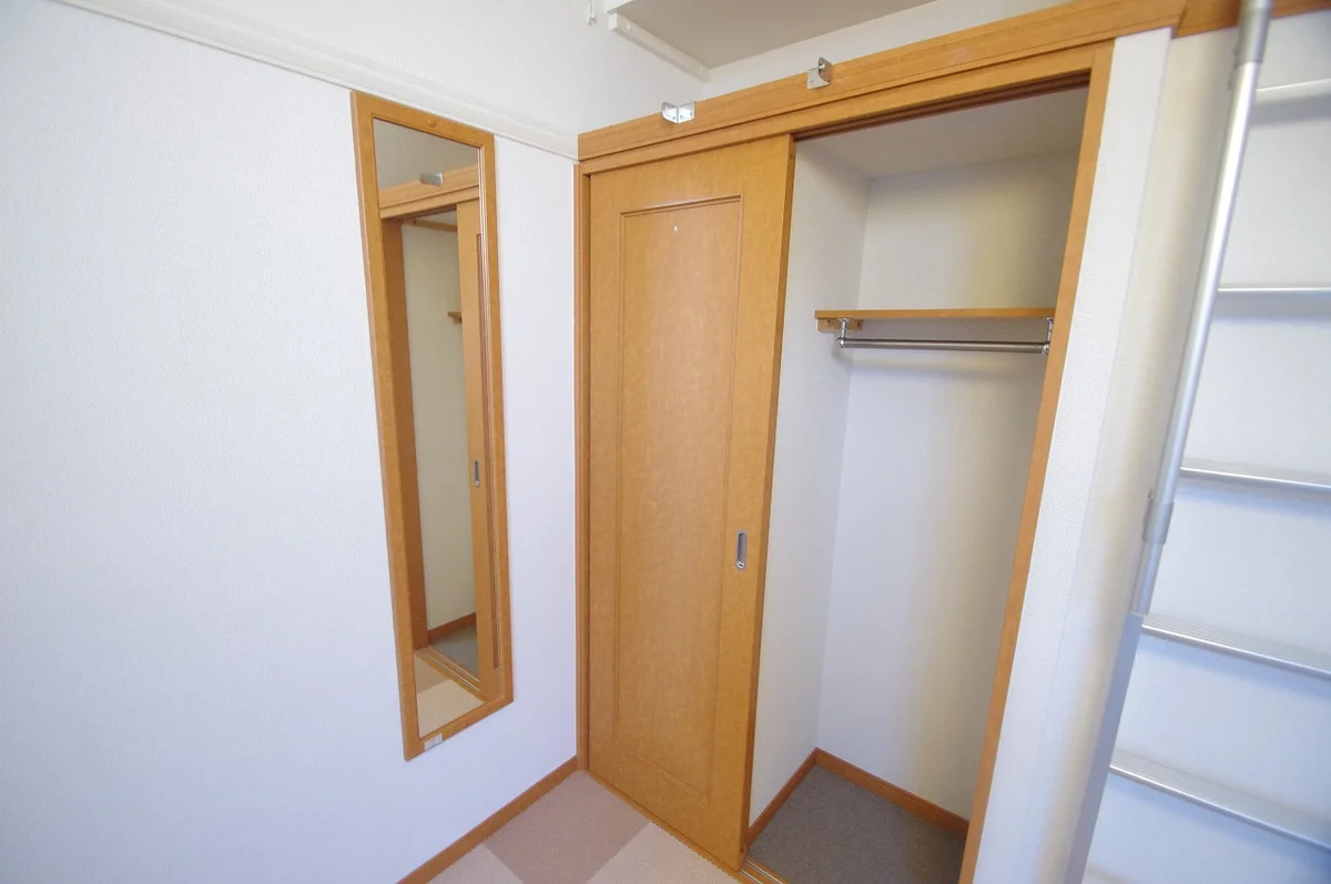 クローゼット・姿見も完備しております♪