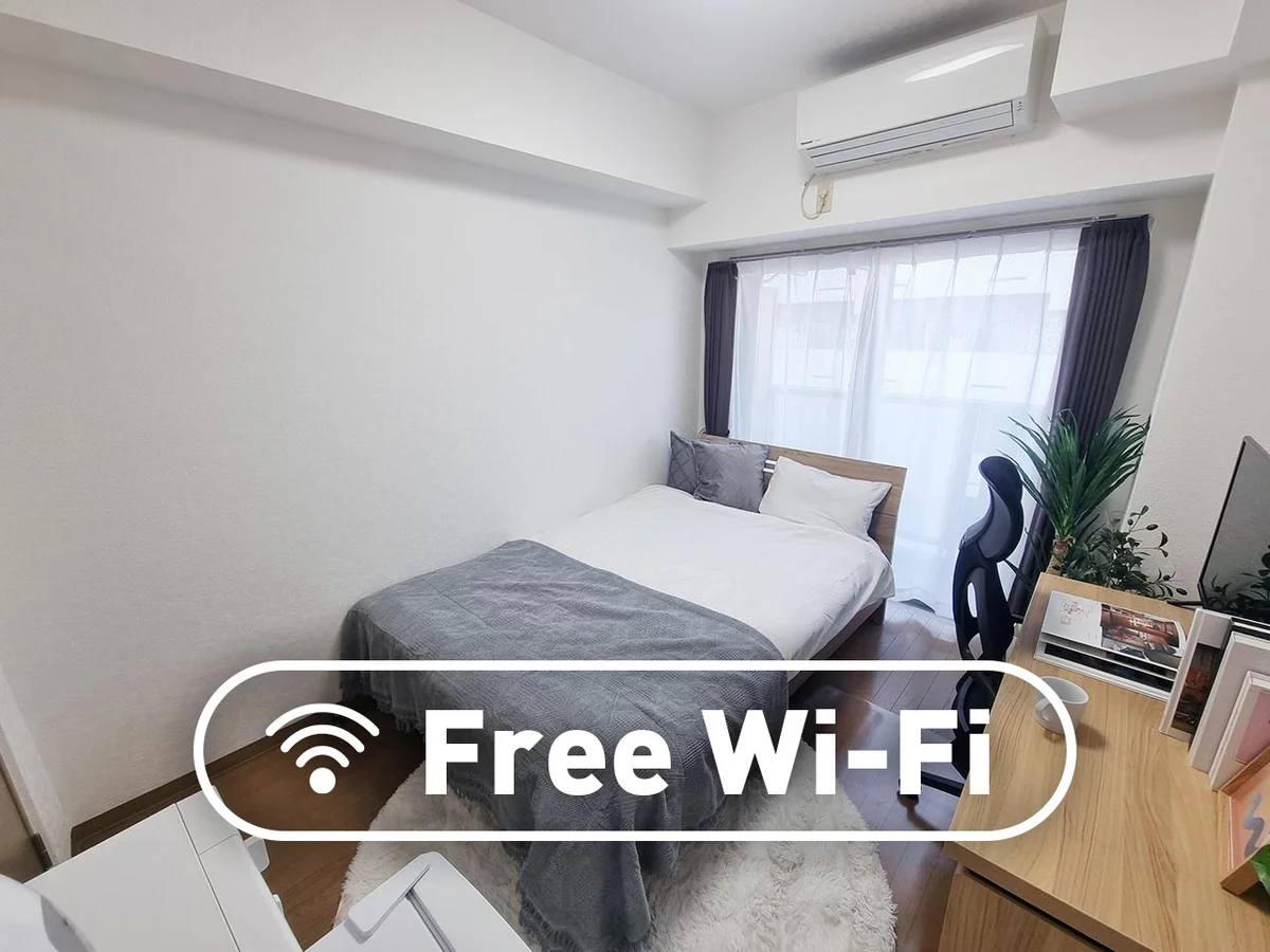 写真はお部屋のイメージです。ラグなどの室内装飾はございません。