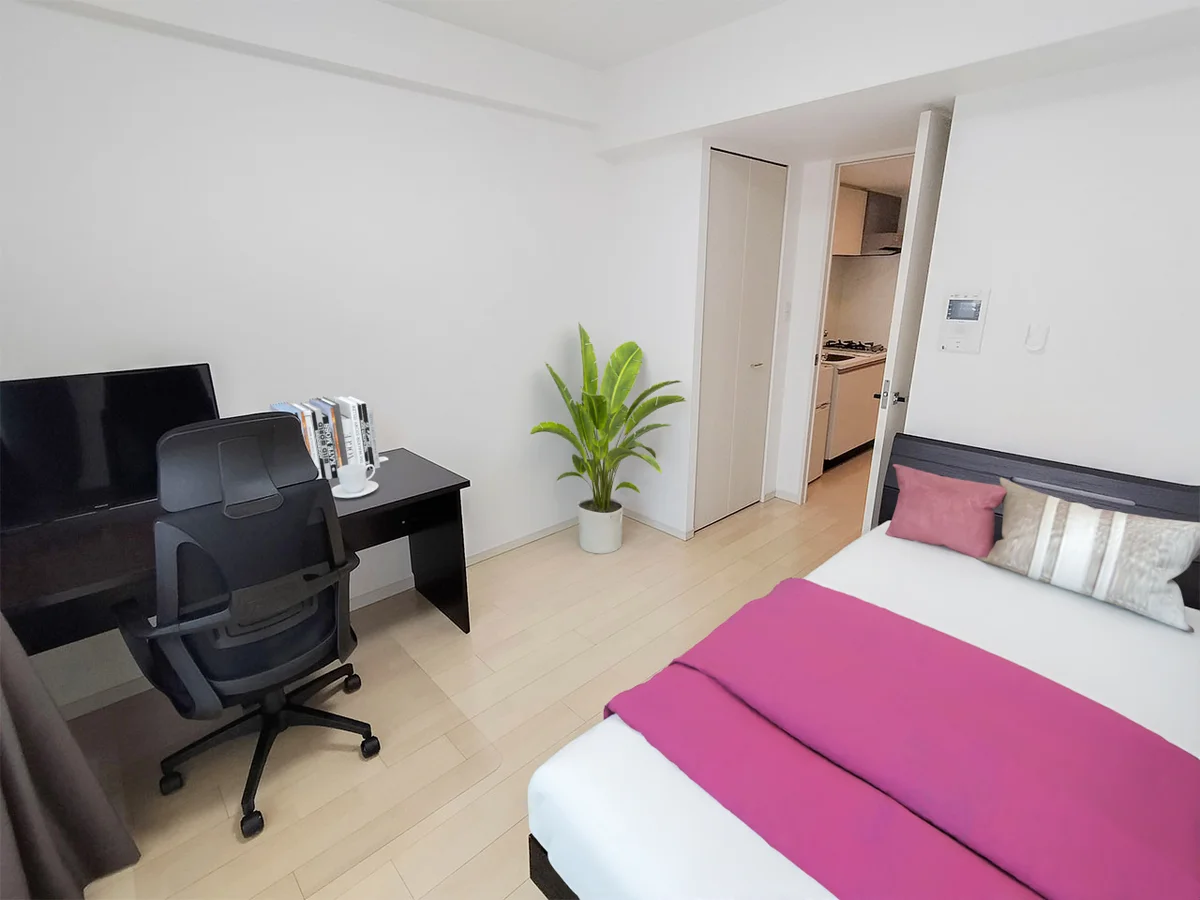 写真はお部屋のイメージです。ラグなどの室内装飾はございません。