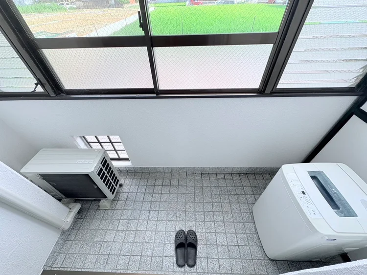 洗濯竿・スリッパ備え付☆入居中洗濯もできるので、コインランドリーに行かなくても大丈夫☆☆