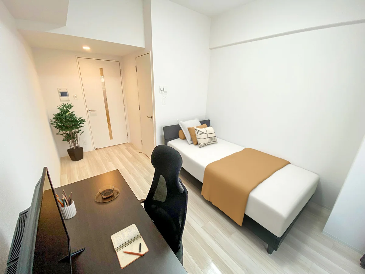 写真はお部屋のイメージです。ラグなどの室内装飾はございません。