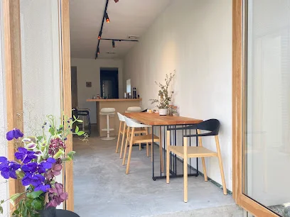 Cafe ri-riまで徒歩2分