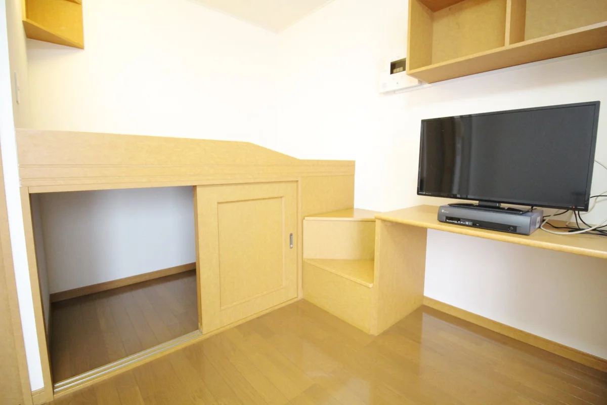 ベッド下の収納も大容量で、収納には困りません！