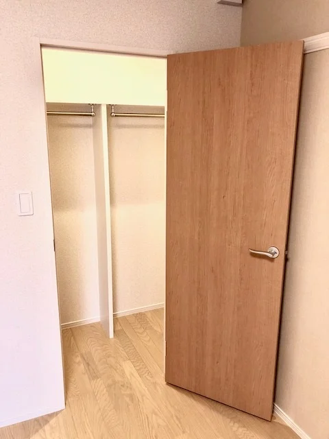 収納力たっぷりのウォークインクローゼット