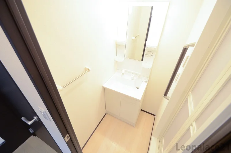 同シリーズの類似となります。現況を優先致します。