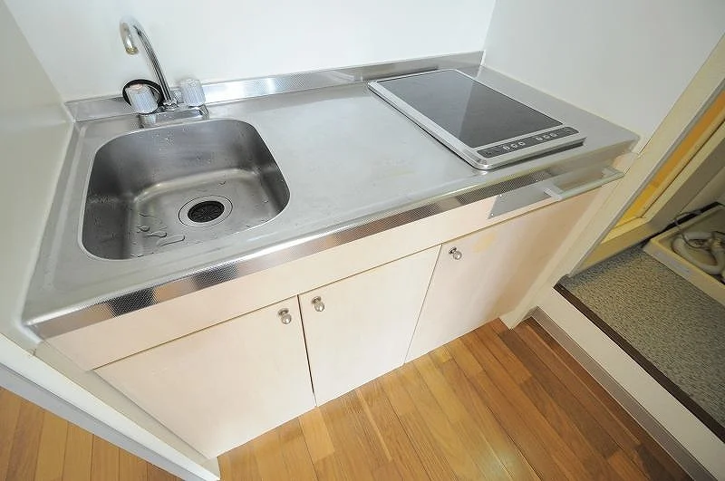 2口電気コンロなので料理も楽々で安心 お掃除も簡単