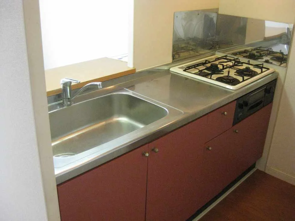 憧れのカウンターキッチン♪コンロは３口のガスコンロ＆グリル付