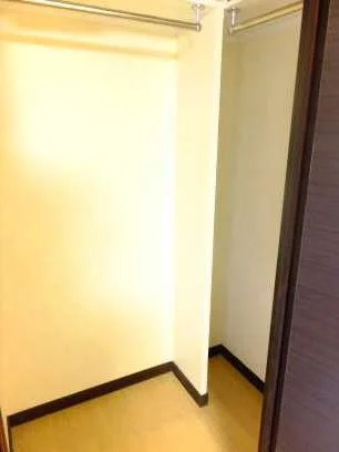 同シリーズの類似となります。現況を優先致します。