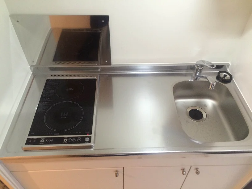 ＩＨコンロ（手前）　ラジエントヒーター（奥）