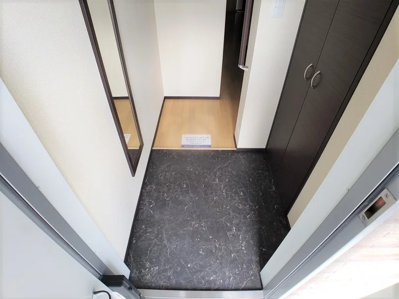 お出かけ前のチェックが行える全身鏡完備