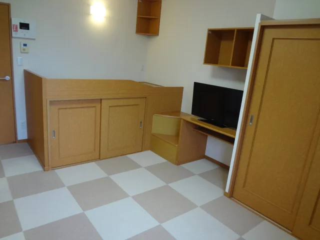 お部屋によってカーペットの色が異なります