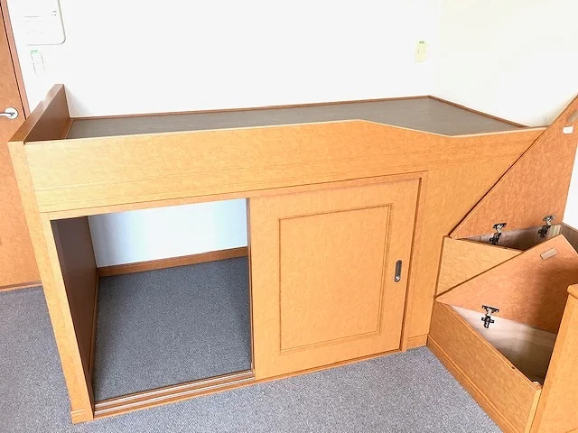 お部屋によってカーペットの色が異なります