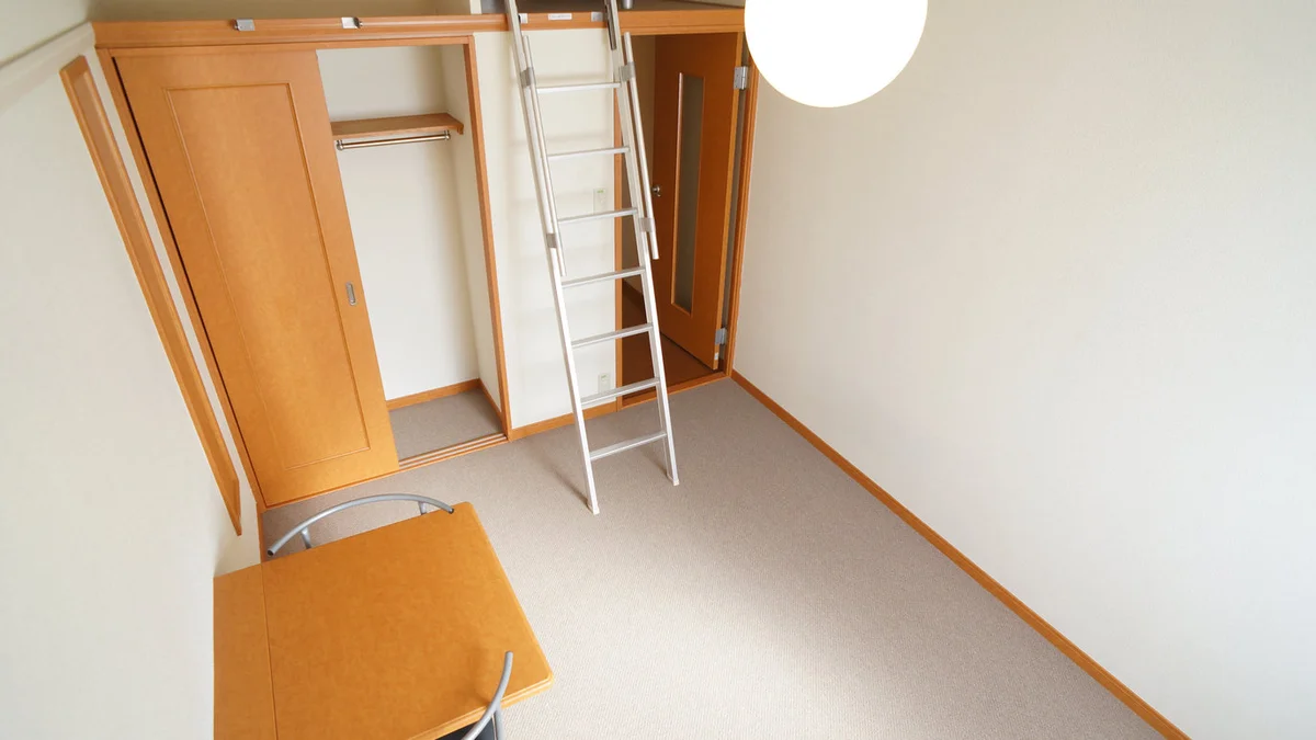 クローゼットの上にも更に収納スペースをご用意しております。