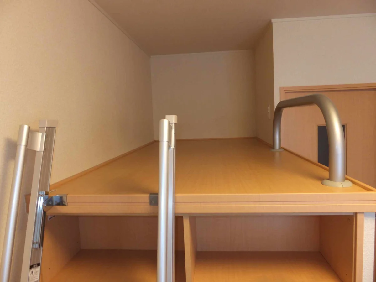 ここを荷物置きにし、居間で寝ることも可能です！