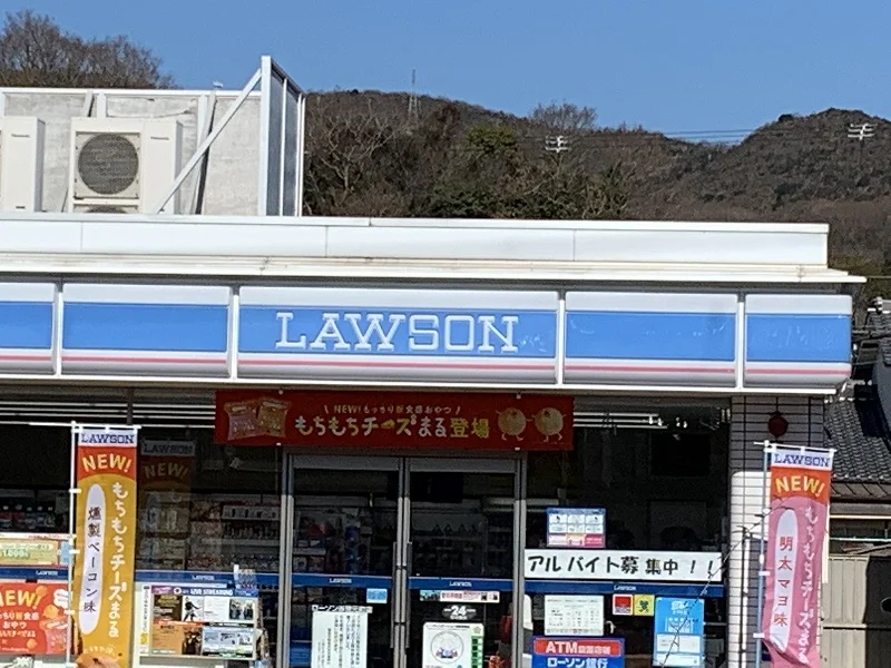 徒歩、約1分。