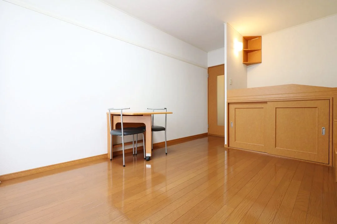 ベッド下に収納スペースあり！荷物が多くても十分に収まります