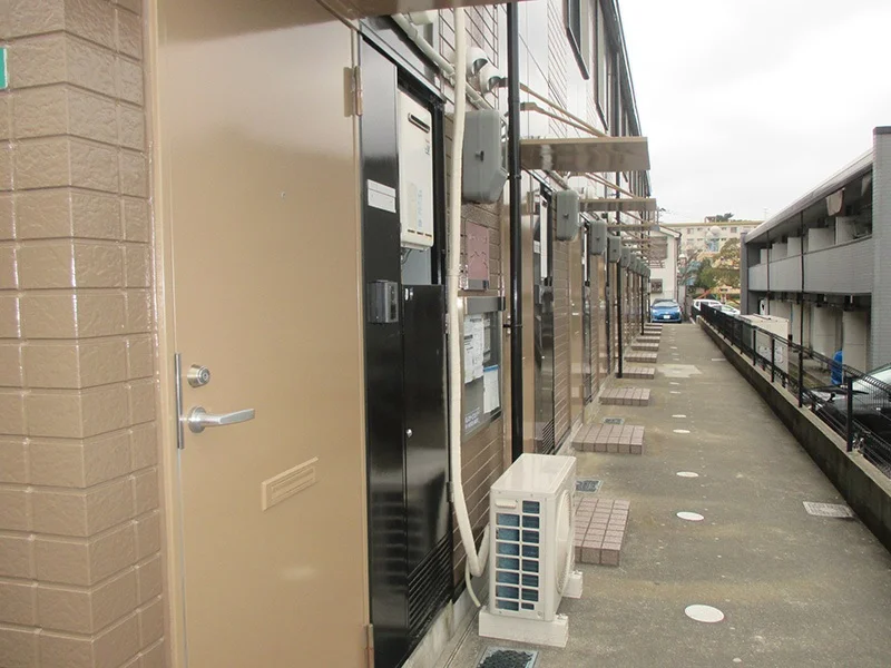 共用部分は清掃業者が清掃しています。