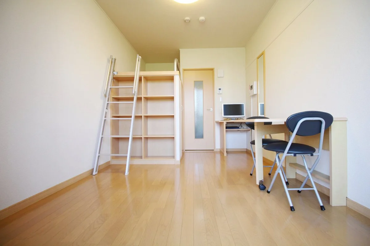 シングルサイズベッドの下は、本棚としても使えます♪