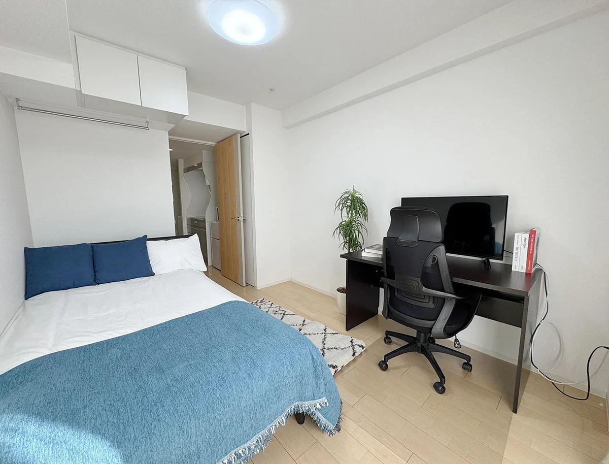 写真はお部屋のイメージです。ラグなどの室内装飾はございません。